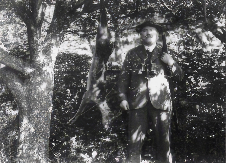 Wiederholtes Jagdglück hatte Lubertus Perk, erlegt wurde von ihm ein Rehbock (Gabler).