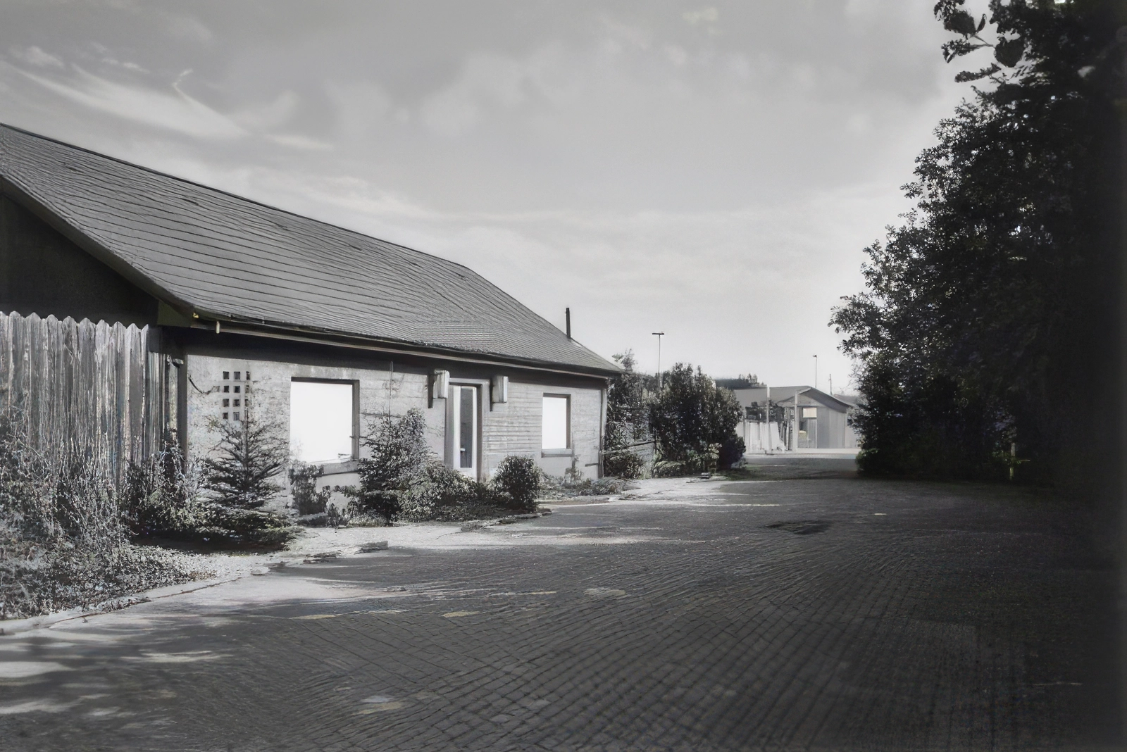 Heutiger Schießstand des Hegerings Werlte.
Wo sich der heutige Schießstand des Hegerings Werlte befindet, war früher die gemeindeeigene Lehmkuhle. Hier wurde für die Ziegelei Schwöffermann Lehm abgegraben. Des Weiteren war auch hier ein Kleinkaliber-Schießstand errichtet, wo der Kriegerverein von Werlte seine Schießübungen durchführte.